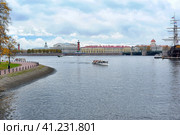 Russia, St. Petersburg. 11,10,2013  Restaurant "Flying Dutchman" and  Boat ship on the Neva. Редакционное фото, фотограф Анна Кривицкая / Фотобанк Лори
