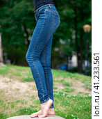Back view of a long women legs posing with jeans. Стоковое фото, фотограф Андрей Аркуша / Фотобанк Лори