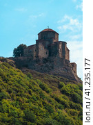 The 5th century monastery of Jvari. The road to the temple. Mtskheta. Georgia 01.09.2013 (2023 год). Редакционное фото, фотограф Ярославский Максим / Фотобанк Лори