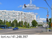 Moscow, Russia - July 30. 2023. Road intersection on Gogol street in Zelenograd. Редакционное фото, фотограф Володина Ольга / Фотобанк Лори