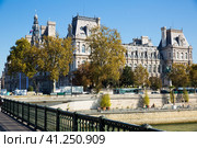 View from Pont d'Arcole on Paris City Hall. Стоковое фото, фотограф Яков Филимонов / Фотобанк Лори