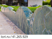 Landscaping, edging the path with boulders of diabase stone. Стоковое фото, фотограф Юрий Поздников / Фотобанк Лори