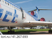 Российский самолет летающая лаборатория Туполев Ту-154М Careless c номером 85317 на авиасалоне МАКС-2019 в Жуковском, Россия, фрагмент слева. Редакционное фото, фотограф Малышев Андрей / Фотобанк Лори
