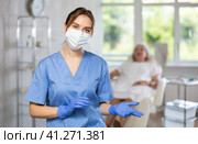 Young doctor with mask. Стоковое фото, фотограф Яков Филимонов / Фотобанк Лори