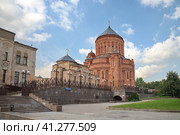 Армянский храмовый комплекс в Москве, Россия. Кафедральный армянский собор Преображения Господня и церковь Святого Креста (Сурб-Хач) (2023 год). Стоковое фото, фотограф Елена Коромыслова / Фотобанк Лори