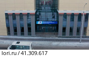 Город Уфа: Черниковка, Технопарк, 11 корпус УГНТУ. Вид с воздуха. Ufa city: Chernikovka, Technopark, 11 building of USPTU. Aerial view. (2022 год). Стоковое видео, видеограф Евгений Романов / Фотобанк Лори