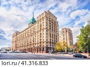 Высотка на Красных Воротах, Москва (2023 год). Редакционное фото, фотограф Baturina Yuliya / Фотобанк Лори