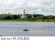 Река Волхов. Свято-Юрьев мужской монастырь. Великий Новгород (2023 год). Редакционное фото, фотограф Александр Щепин / Фотобанк Лори