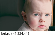 Serious baby face close up. Portrait of cute little girl seriously observing. Facial expressions. Стоковое видео, видеограф Марина Демидюк / Фотобанк Лори