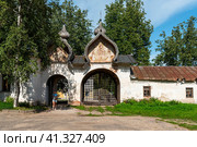 Святые ворота Знаменского собора. Великий Новгород (2023 год). Стоковое фото, фотограф Александр Щепин / Фотобанк Лори