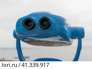 Metal stationary outdoor binoculars on the observation deck overlooking the sea. Стоковое фото, фотограф Андрей Знаменский / Фотобанк Лори