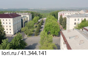 Город Уфа: Черниковка, учебный квартал УГНТУ на улице Космонавтов. Ufa city: Chernikovka, USNTU academic quarter on the Cosmonauts street. (2023 год). Стоковое видео, видеограф Евгений Романов / Фотобанк Лори