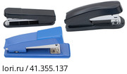 Канцелярские степлеры на белом фоне. Staplers isolated on a white background. Стоковое фото, фотограф Татьяна Д / Фотобанк Лори