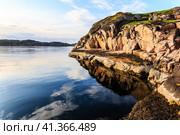 Northern polar summer. Beautiful coastline of Barents sea, rocks reflecting in the calm water surface. Arctic ocean, Kola Peninsula, Russia. Стоковое фото, фотограф VittoriaChe / Фотобанк Лори