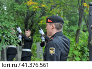 Russian Marines at the cemetery at the grave of the Russian hero Tatashvili on Marine Corps Day. St. Petersburg (2013) Редакционное фото, фотограф Анна Кривицкая / Фотобанк Лори