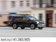 GAC GS8 car model on the street in motion. Chinese SUV Trumpchi GS8 drive on city highway. Редакционное фото, фотограф Константин Григорьев / Фотобанк Лори