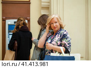 Mature blonde woman with credit card in hand near ATM. Стоковое фото, фотограф Андрей Аркуша / Фотобанк Лори