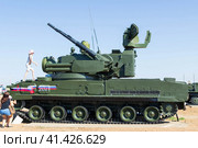 Средняя Ахтуба, Волгоградская область, Россия. Противовоздушная оборона. Зенитный ракетно-пушечный комплекс 2С6М1 Тунгуска для уничтожения беспилотных летательных аппаратов. (2021 год). Редакционное фото, фотограф Андрей Цыганков / Фотобанк Лори