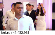 Nizhny Novgorod, Russia Kazan highway 29, 08.31.2023. Wedding ceremony. Armenian wedding. Elegant beautiful people, guests came to the banquet hall. Нижний Новгород, Россия, Казанское шоссе, 29, 31.08.2023. Свадебная церемония. Армянская свадьба. Элегантные красивые люди, гости пришли в банкетный зал. Редакционное видео, видеограф Egor Sarantstv / Фотобанк Лори