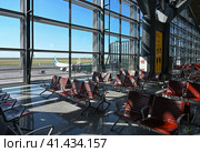 Interior of International Airport Nursultan Nazarbayev waiting for passengers in Astana, Kazakhstan (2023 год). Редакционное фото, фотограф Алексей Кузнецов / Фотобанк Лори