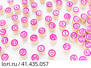 Лото бочонки на белом фоне. Русское лото. Lotto kegs on a white background. Russian lotto. Стоковое фото, фотограф Ольга Митряева / Фотобанк Лори
