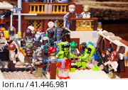 RUSSIAN, JANUARY 24, 2019. LEGO STAR WARS. Minifigures Bar Cantina Mos Eisley on Tatooine. Редакционное фото, фотограф Андрей Аркуша / Фотобанк Лори