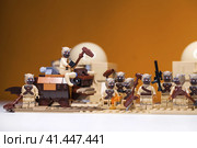 RUSSIA, SAMARA, January JANUARY 24, 2022 - Lego Star Wars Tusken raiders on Tatooine. Редакционное фото, фотограф Андрей Аркуша / Фотобанк Лори
