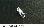 Yacht trips on the North Sea. A sailing yacht struggles with the tidal current. (2023 год). Редакционное видео, видеограф Артем Лукин / Фотобанк Лори