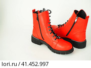 Fashionable womens shoes are red., insulated on a white background. Модные женские туфли красного цвета., утепленные на белом фоне. Стоковое фото, фотограф Egor Sarantstv / Фотобанк Лори
