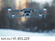 Беспилотник летит в воздухе. Фото-видео аэрофотосъемка.An unmanned aerial vehicle in the air. Photo-video from the drone. Стоковое фото, фотограф Egor Sarantstv / Фотобанк Лори