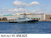 Малый ракетный корабль "Углич" проекта 21631 «Буян-М» Каспийской флотилии с ракетами "Калибр" на Неве. Военно-морской парад ко Дню ВМФ. Санкт-Петербург (2023 год). Редакционное фото, фотограф Сергей Афанасьев / Фотобанк Лори