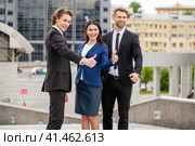 Business people outside office. Стоковое фото, фотограф Андрей Аркуша / Фотобанк Лори