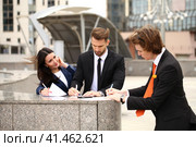 Business people sign a contract. Стоковое фото, фотограф Андрей Аркуша / Фотобанк Лори