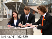 Business people sign a contract. Стоковое фото, фотограф Андрей Аркуша / Фотобанк Лори