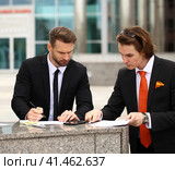 Business people sign a contract. Стоковое фото, фотограф Андрей Аркуша / Фотобанк Лори