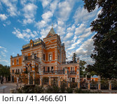 Сочи. Парк Ривьера. Вид на усадьбу Хлудова. (2022 год). Редакционное фото, фотограф Антон Гаев / Фотобанк Лори