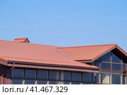 A building with a red-brown roof. Modern materials of finish and roofing. Стоковое фото, фотограф Леонид Еремейчук / Фотобанк Лори