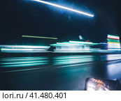 Скорость движение по ночному городу в дождь. Night rainy highway. High-speed traffic and blur on a long exposure. Neon lights of city. Стоковое фото, фотограф Евгений Горбунов / Фотобанк Лори