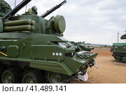 Средняя Ахтуба, Волгоградская область, Россия. Противовоздушная оборона. Зенитный ракетно-пушечный комплекс 2С6М1 Тунгуска для уничтожения беспилотных летательных аппаратов. (2020 год). Редакционное фото, фотограф Андрей Цыганков / Фотобанк Лори