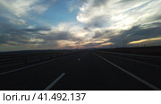 Движение по трассе Таврида на закате. Крым (2023 год). Стоковое видео, видеограф Виктория Кольцова / Фотобанк Лори
