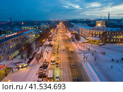 Night view from above of the management building of the Nizhny Tagil Metallurgical Plant (2020 год). Редакционное фото, фотограф Евгений Ткачёв / Фотобанк Лори
