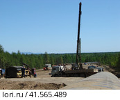 Construction of gas pipeline on the ground. Стоковое фото, фотограф Леонид Еремейчук / Фотобанк Лори