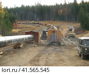 Construction of gas pipeline on the ground. Стоковое фото, фотограф Леонид Еремейчук / Фотобанк Лори