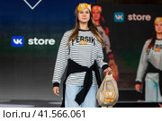 Показ одежды из коллекции VK Store в рамках фестиваля детской моды KIDS FASHION WEEK в "Центральном детском магазине на Лубянке" (ЦДМ) в центре города Москвы, Россия (2023 год). Редакционное фото, фотограф Николай Винокуров / Фотобанк Лори