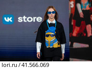 Показ одежды из коллекции VK Store в рамках фестиваля детской моды KIDS FASHION WEEK в "Центральном детском магазине на Лубянке" (ЦДМ) в центре города Москвы, Россия (2023 год). Редакционное фото, фотограф Николай Винокуров / Фотобанк Лори