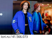 Показ одежды из коллекции VK Store в рамках фестиваля детской моды KIDS FASHION WEEK в "Центральном детском магазине на Лубянке" (ЦДМ) в центре города Москвы, Россия (2023 год). Редакционное фото, фотограф Николай Винокуров / Фотобанк Лори