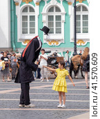 Невидимка-джентльмен (2022 год). Редакционное фото, фотограф Максим Дворак / Фотобанк Лори