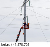 Assembly and installation of new support of a power line. Стоковое фото, фотограф Леонид Еремейчук / Фотобанк Лори