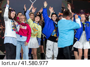 Показ одежды из коллекции VK Store в рамках фестиваля детской моды KIDS FASHION WEEK в "Центральном детском магазине на Лубянке" (ЦДМ) в центре города Москвы, Россия (2023 год). Редакционное фото, фотограф Николай Винокуров / Фотобанк Лори