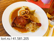 Roasted confit du canard with sauerkraut, potato dumplings and onion. Стоковое фото, фотограф Яков Филимонов / Фотобанк Лори